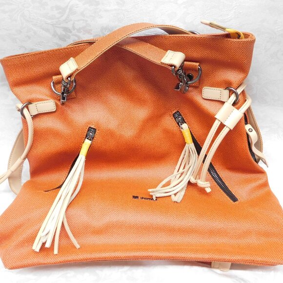 Sherpani Tempest Convertible Bag - Picture 1 of 8